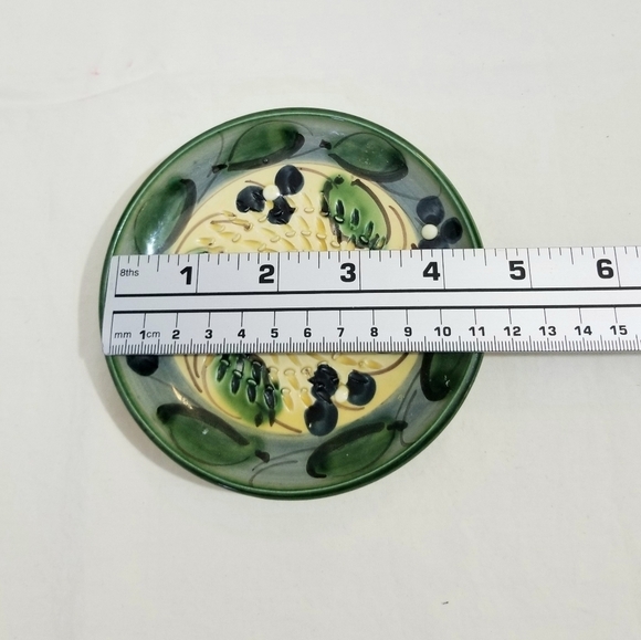 Vintage 1980 Spanish Round Garlic Grater Plate, Handmade/Hand Painted in Spain - Picture 2 of 4